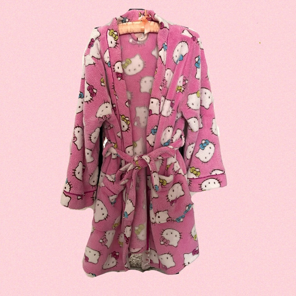 Hello Kitty Robe - Picture 2 of 7